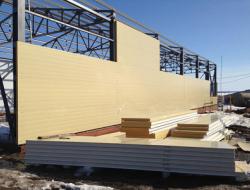 Які особливості мають сандвіч панелі та скільки вони коштують?